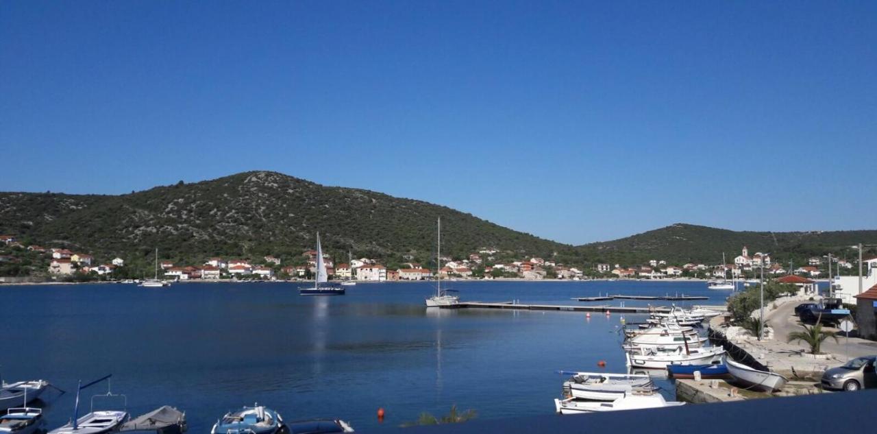 VinišćeDux Solo公寓 外观 照片